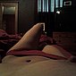 Freundin in Unterwäsche fotografiert