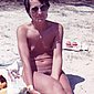 Reife Frau nackt im Urlaub - Private Strandbilder