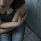 Geiles Mädchen beim Blowjob im Badezimmer